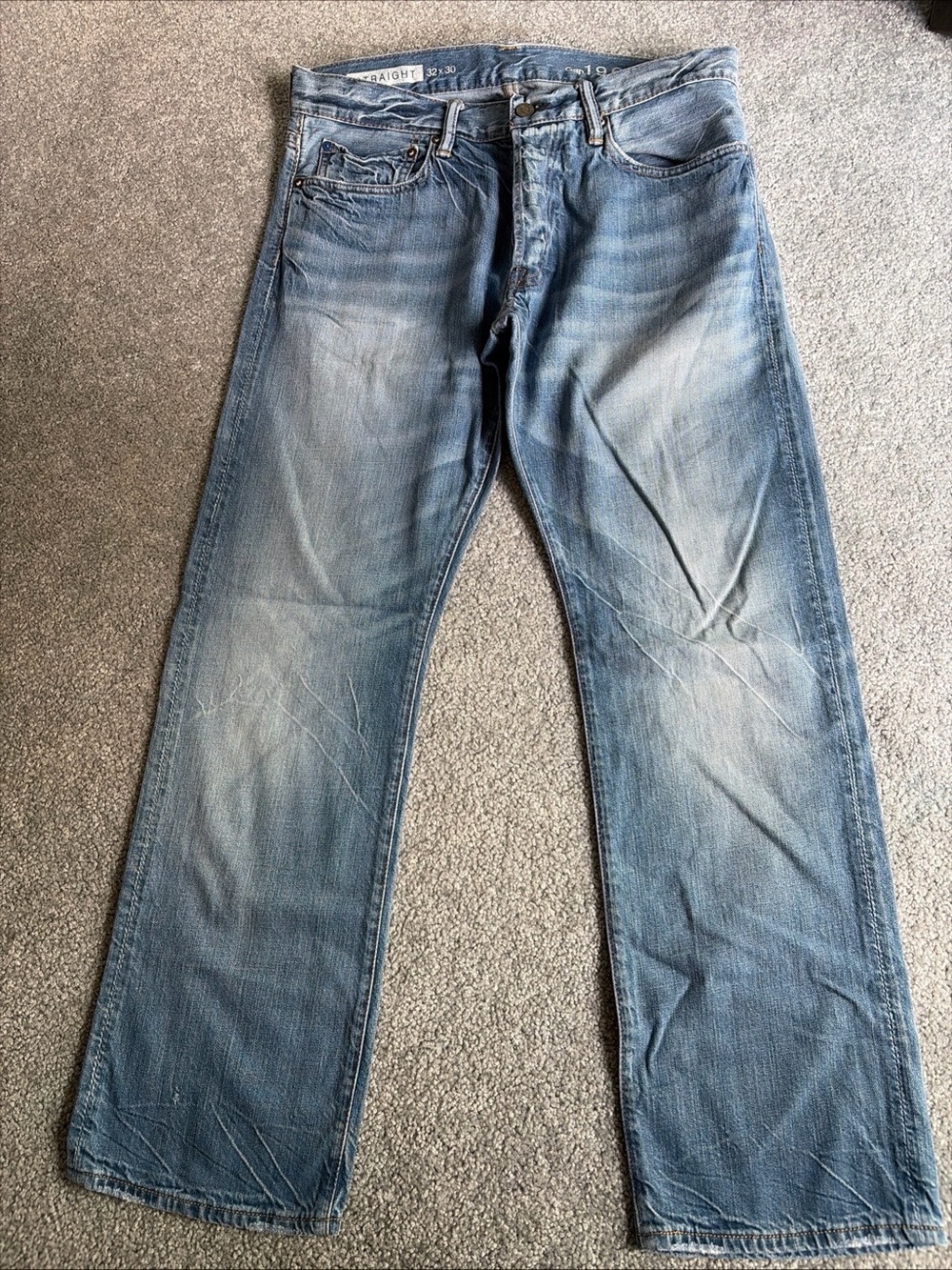 Gap 1969 Jeans 32x30 Light Wash, Whiskers Straight Denim Jeans Button Fly Nice!